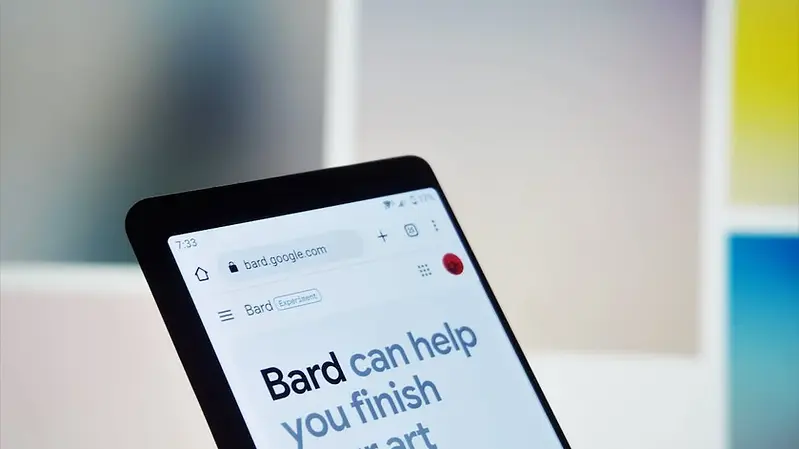 Google Bard etabliert sich als ernstzunehmender Konkurrent in der generativen KI, doch Herausforderungen bleiben