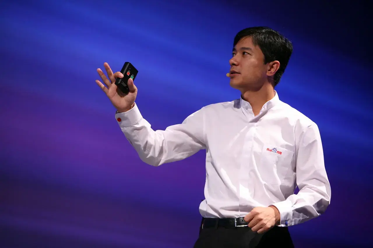 Le PDG de Baidu, Robin Li, met en garde contre le boom de l'IA en Chine qui risque une crise des ressources