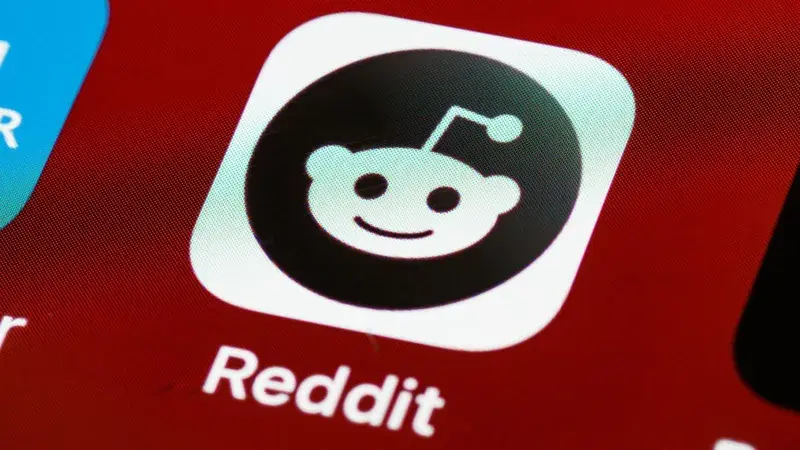 Reddit يوقع اتفاقية ترخيص محتوى مع شركة ذكاء اصطناعي