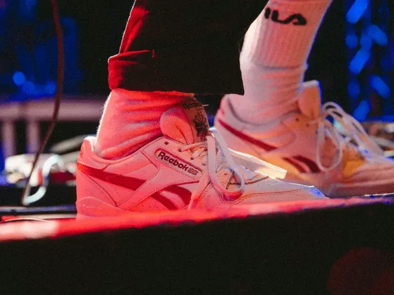 Reebok lance une expérience de mode IA sur Instagram