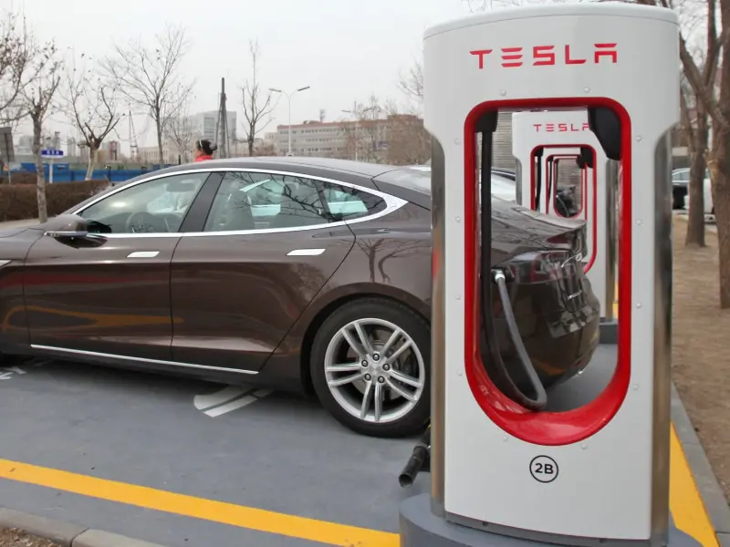テスラ充電器互換 EV：アクセスと適応