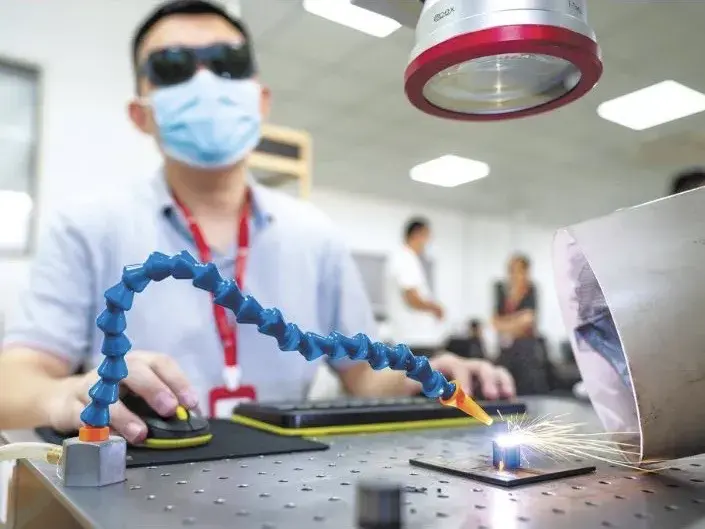 Who is GZTECH? Chinese startup, leader in fibre and solid laser tech