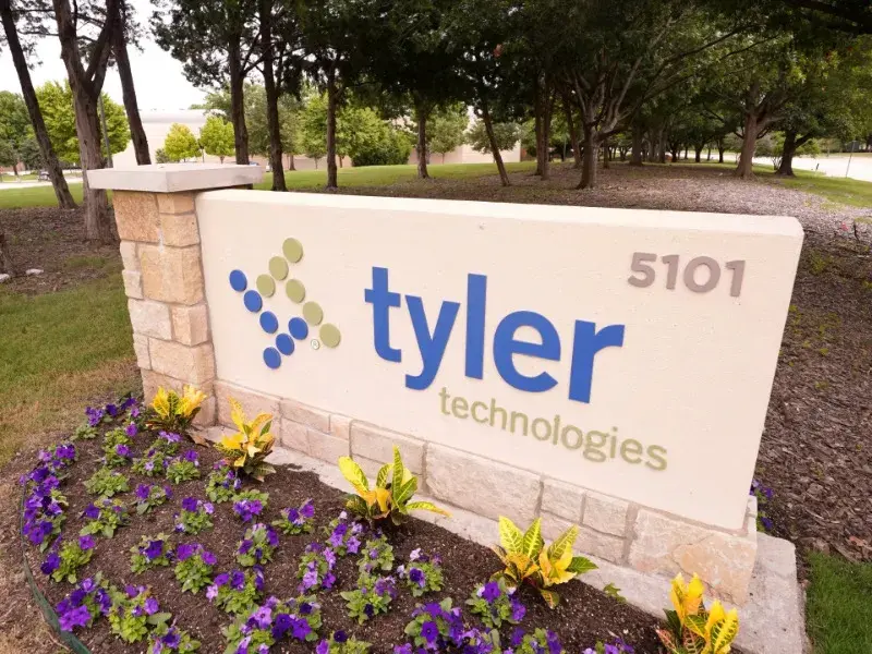 Tyler Technologies、クラウドコンピューティングが IT 需要を刺激する中、通期見通しを上方修正