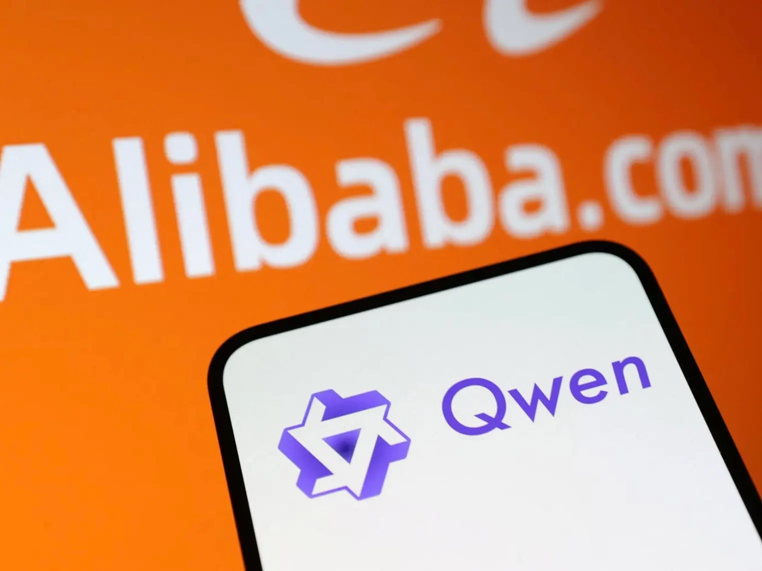 Qwen3 من Alibaba يدمج Apple MLX ويعيد تشكيل سباق الذكاء الاصطناعي العالمي