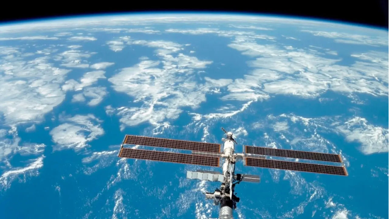 LEO 衛星通信支出が 2026 年に 148 億ドルに到達
