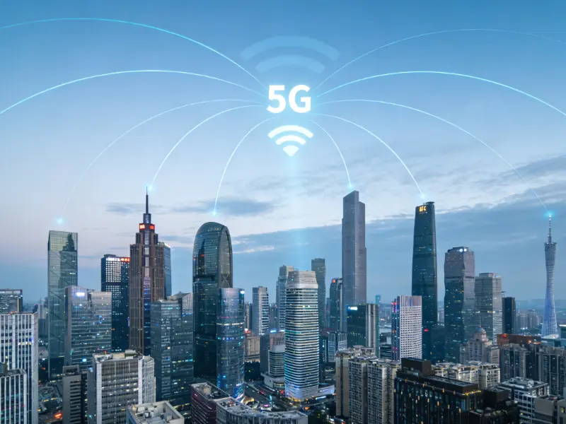 Vodafone وEE يؤكدان على الاتصال كخدمة عامة حيوية