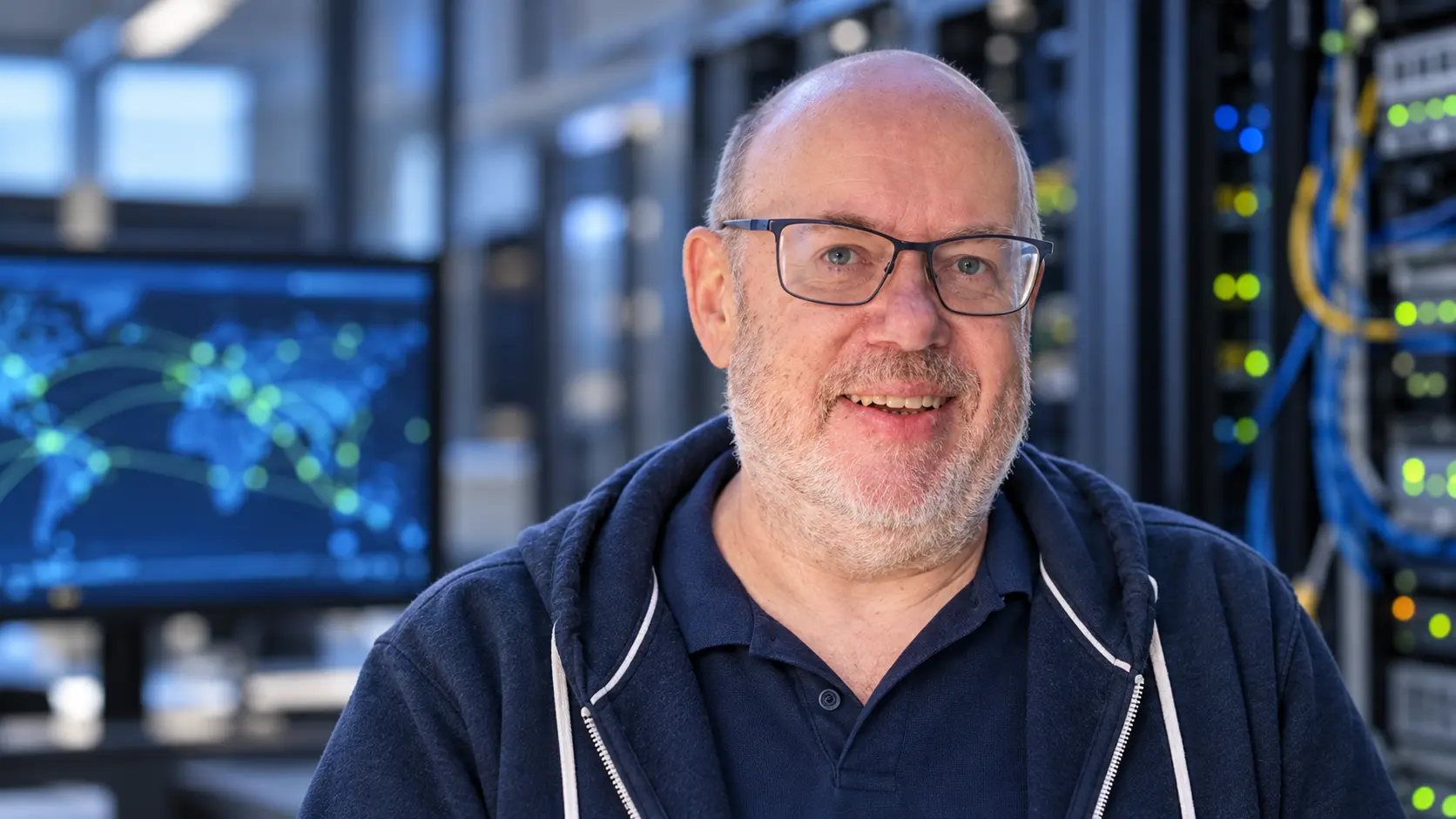 Wolfgang Tremmel regarde le nouvel échange Internet et demande qui tient le volant