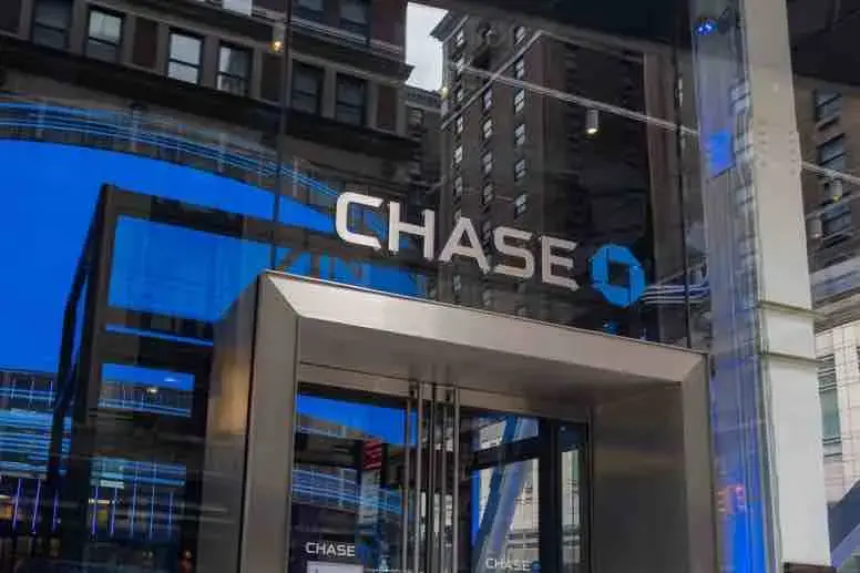 El banco digital de Morgan en Reino Unido bloquea la compra de criptomonedas