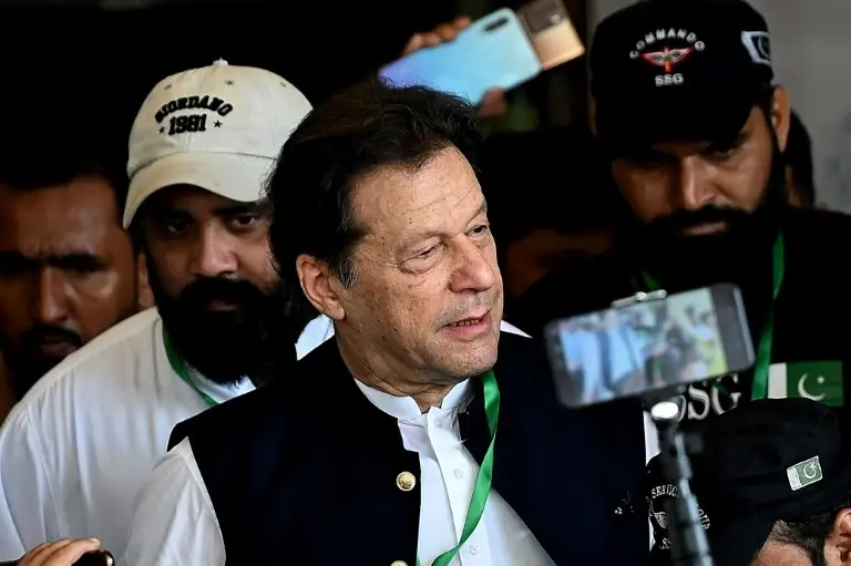 Imran Khan يزيف صوته ويثير جدلاً أخلاقياً: هل يمكن للسياسيين استخدام الذكاء الاصطناعي؟
