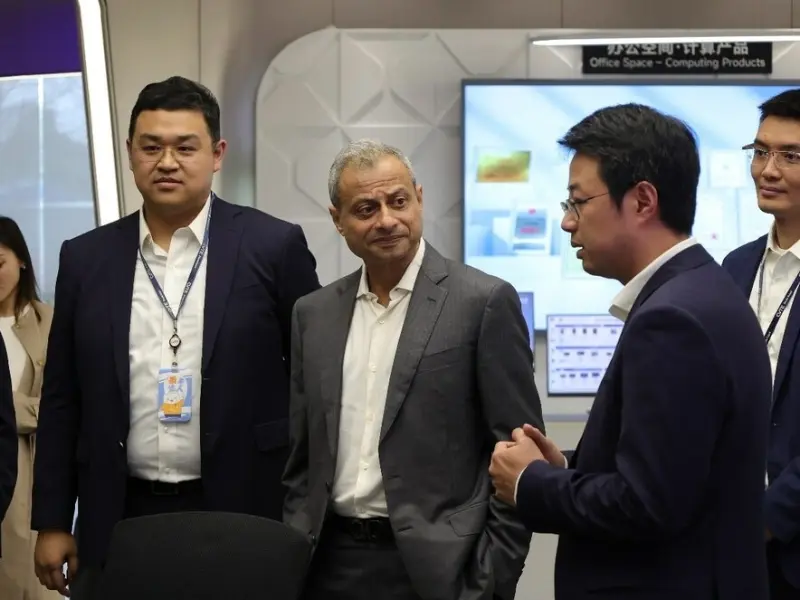 MAXHUB と Microsoft Azure が高度な AI ソリューションを構築