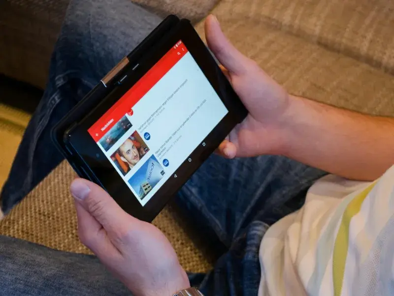 YouTube introduit la vérification des faits collaborative avec des notes de spectateurs