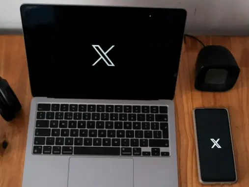 Elon Musk يتدارس «X Phone» مع Samsung في تحدٍ مفتوح لـiPhone من Apple