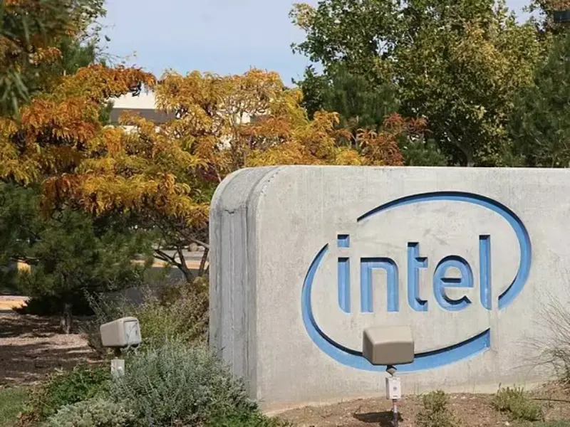 Intel تتوقع تحقيق مليار دولار من الإيرادات من استراتيجية البرامج