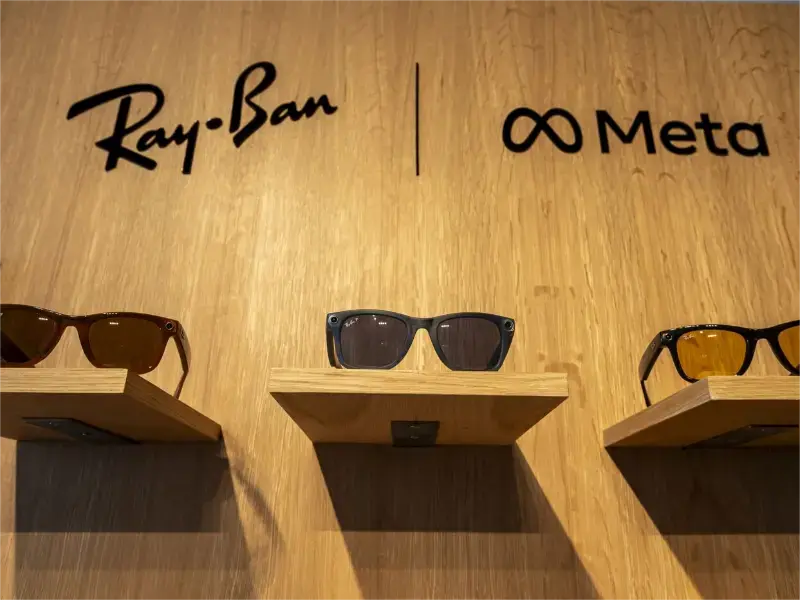 Meta vise une participation dans le fabricant de Ray-Ban pour lunettes connectées