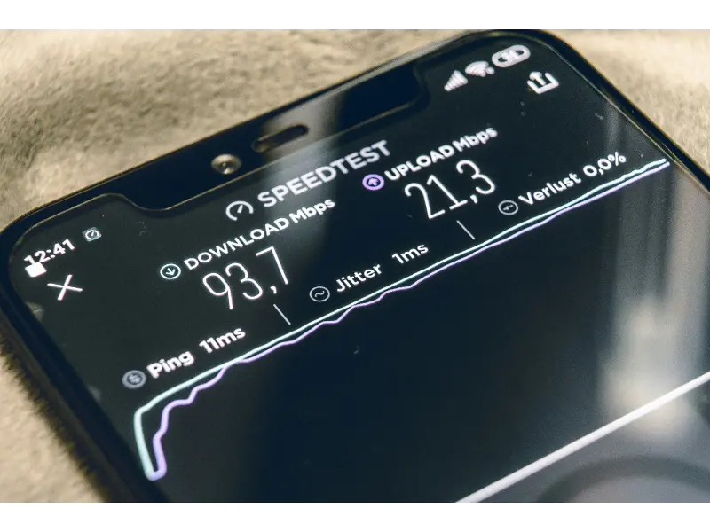 Verbessert Glasfaser das WLAN? So boostet es Ihre Verbindung