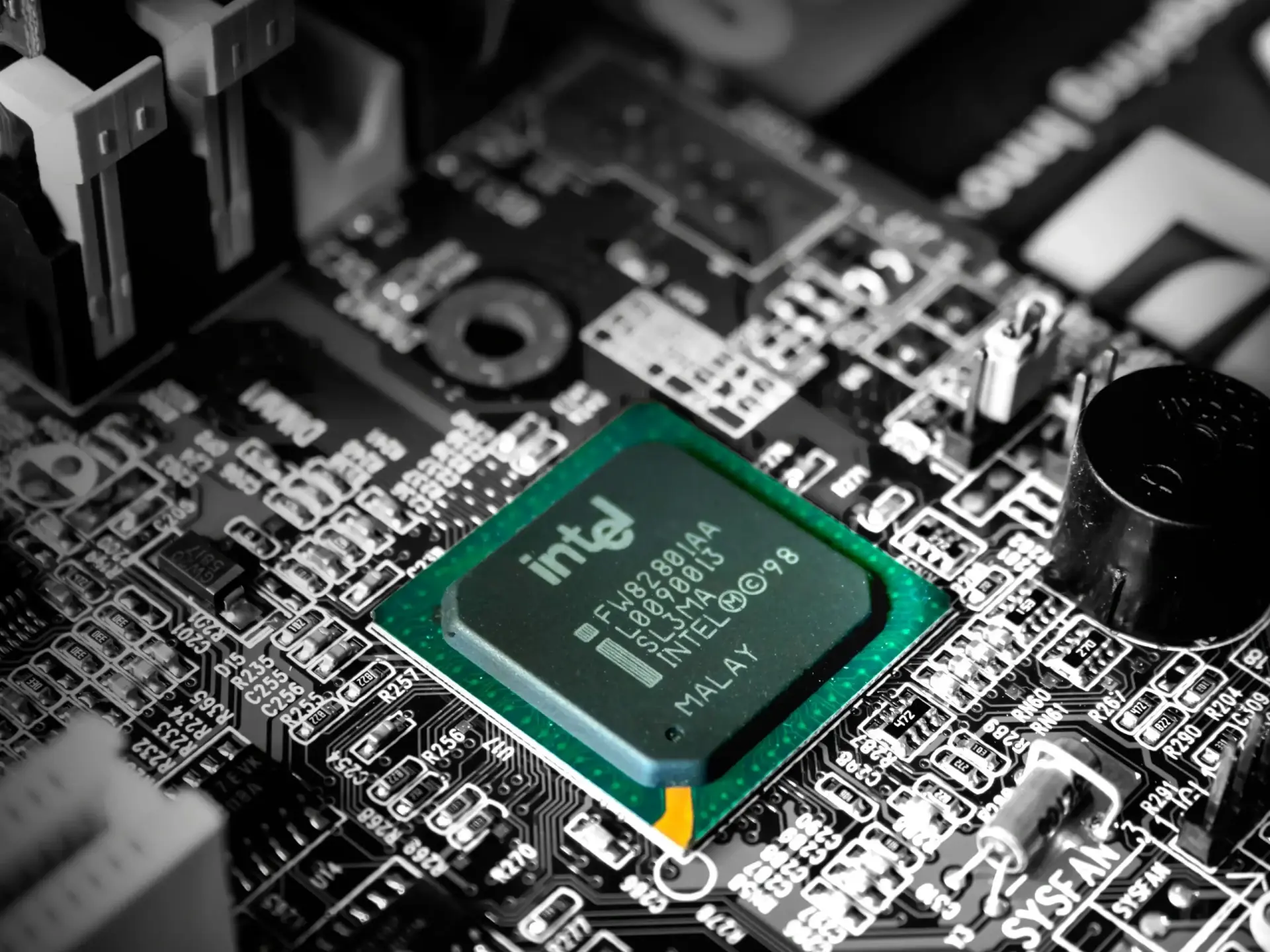 Intel envisage de céder sa division réseau et périphérie