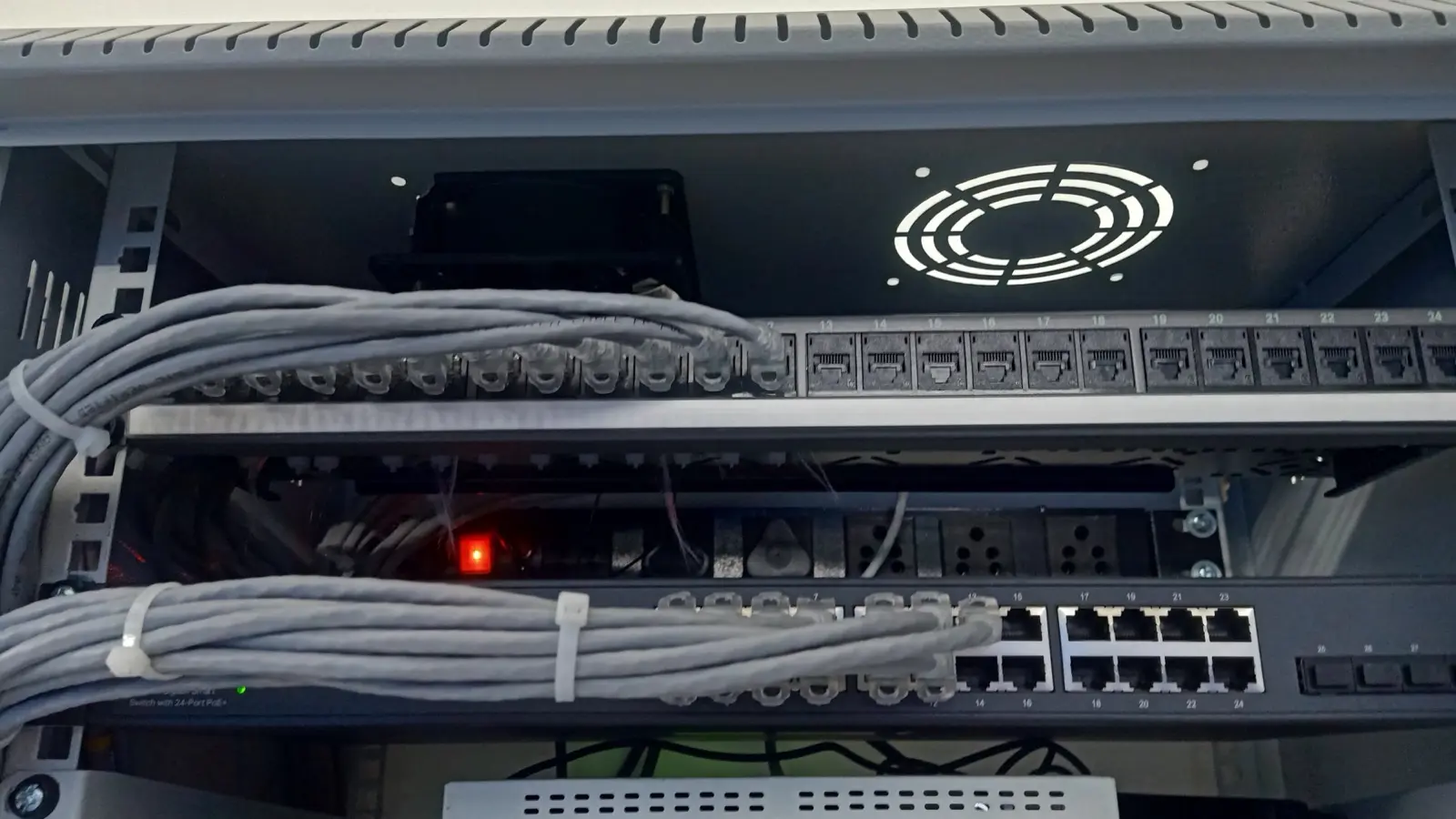 Die Zwei-TLD-Kontrollfläche von MLB Advanced Media DH, LLC: Delegierung, RDAP und Kontinuitätskosten digitaler Dienste