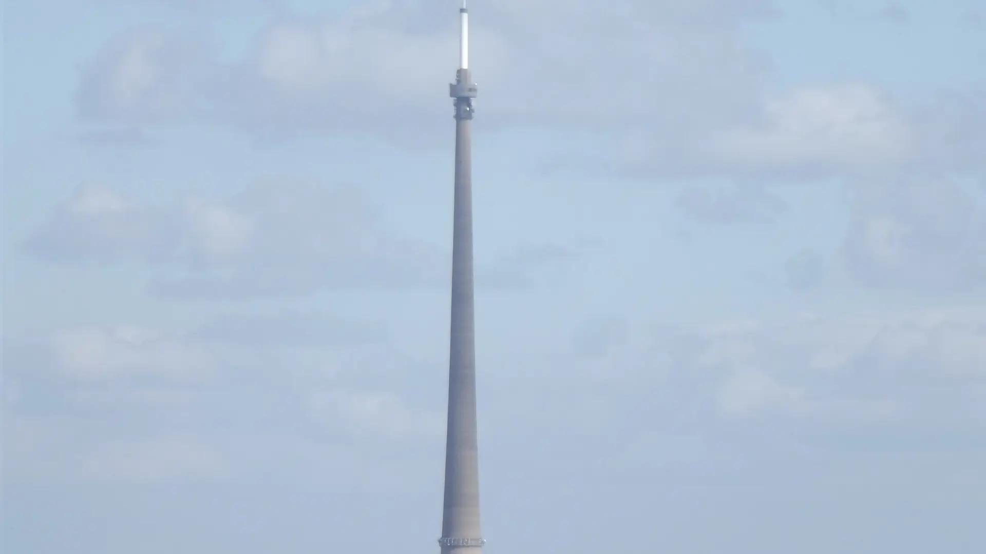 Arqiva y la infraestructura británica de radiodifusión: lo que la identidad de un emplazamiento no demuestra sobre el control de la red