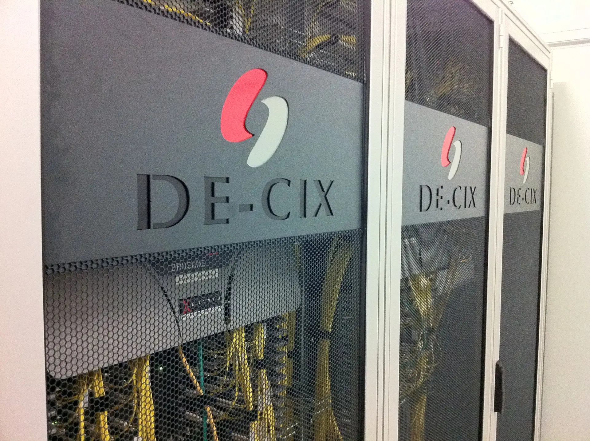 DE-CIX Barcelona: Wie mehrere Zugangsstandorte und Route Server die Planung der Routenkontinuität unterstützen