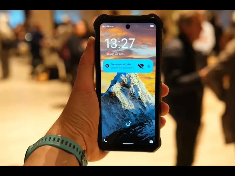 Un smartphone avec une batterie colossale de 28 000 mAh
