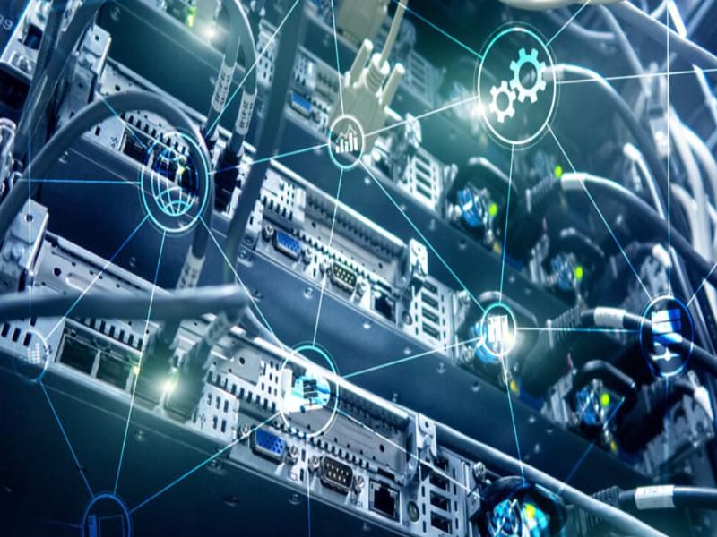 IT インフラストラクチャの主な構成要素は何ですか？
