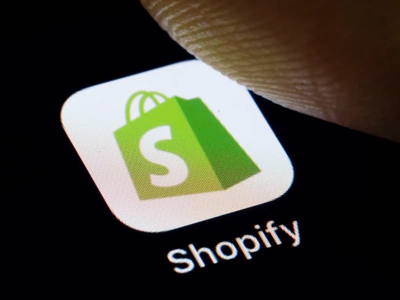 أسهم Shopify تهبط 18% مع تركيزها على الذكاء الاصطناعي