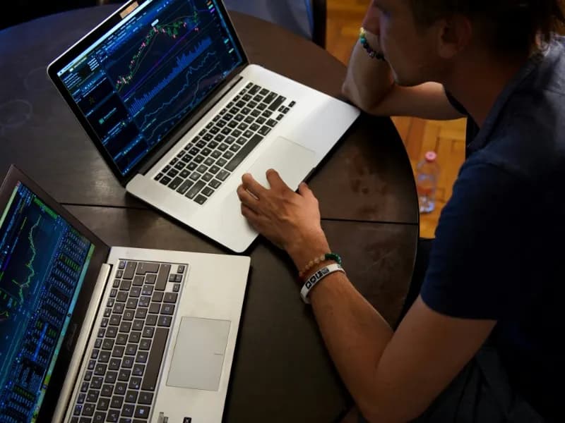 How does cloud backup work?
