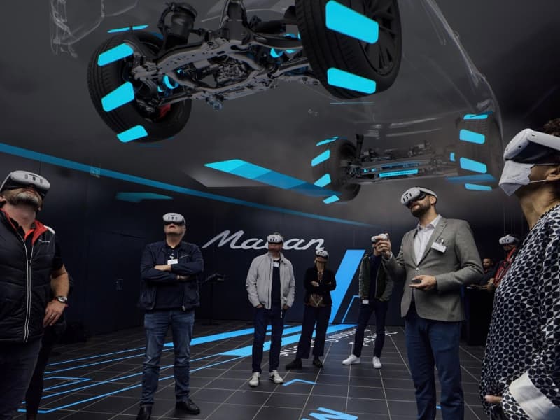 أنواع مختلفة من تقنية الواقع الافتراضي (VR)