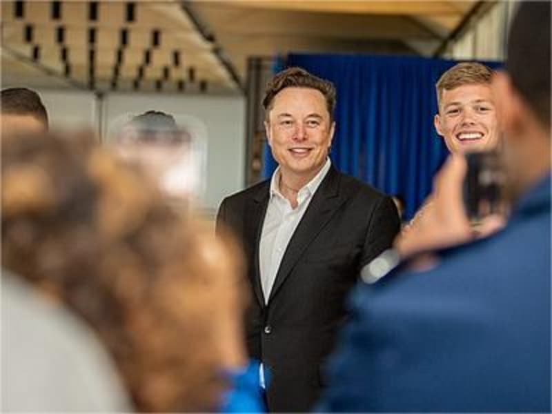 xAI affiche une valorisation de 2,4 milliards de dollars, Elon Musk remodèle le marché de l'IA