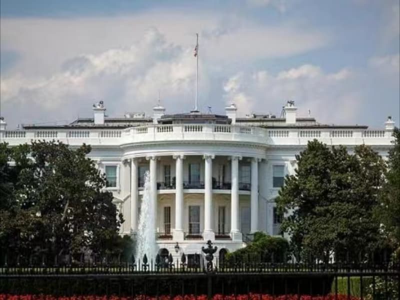 米国、オープン AI モデルを支持しリスク監視を提案