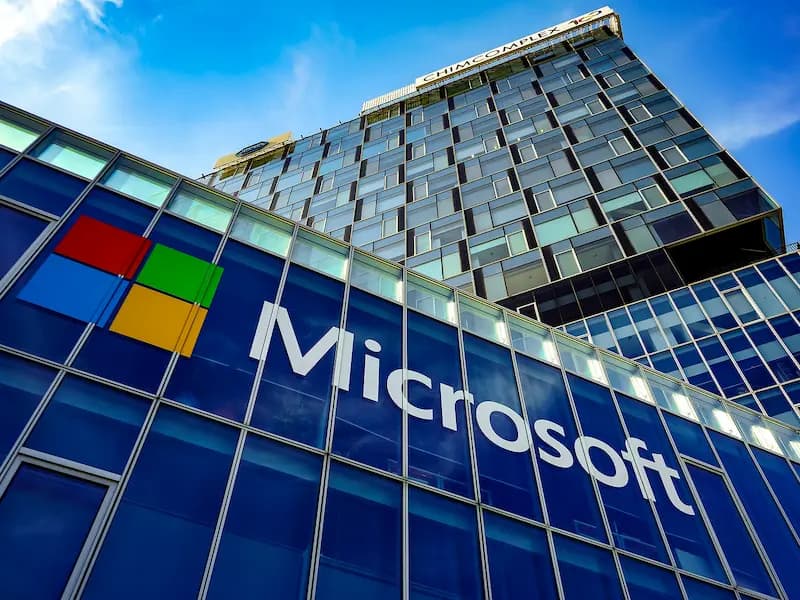 Microsoft reestructura sus unidades de negocio para destacar las contribuciones de IA