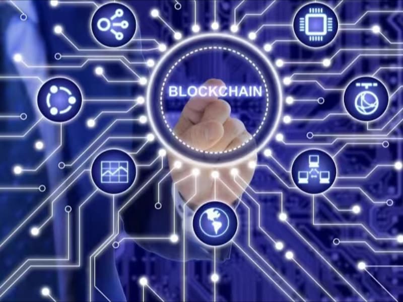 What is blockchain interoperability and how does it work?