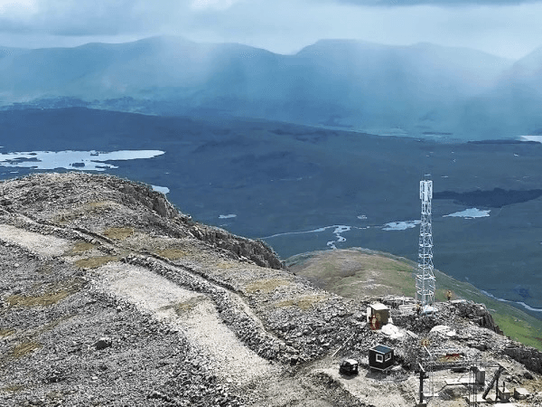 Reino Unido rural atinge 95% de cobertura 4G antes do prazo, com foco em zonas brancas