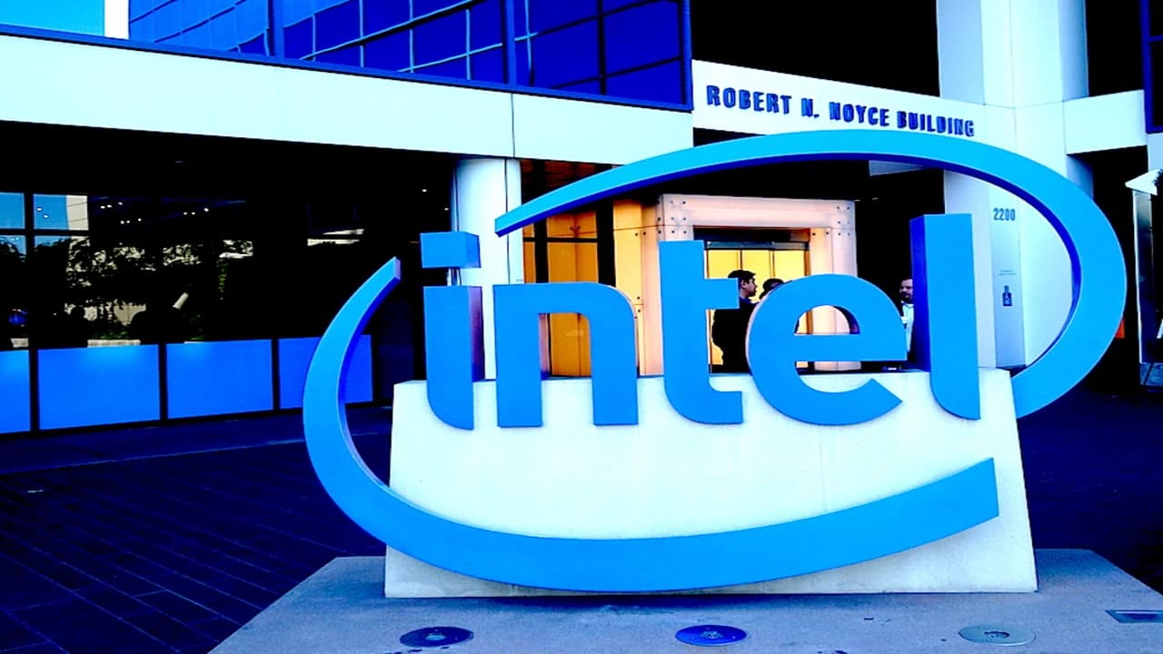 Intel separa su unidad de red tras pérdida de $2.9 mil millones