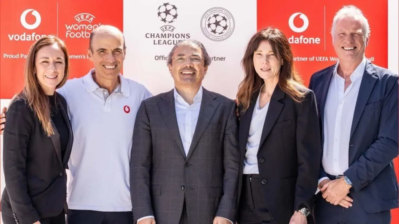 Vodafone firma acuerdo con UEFA para fútbol masculino y femenino
