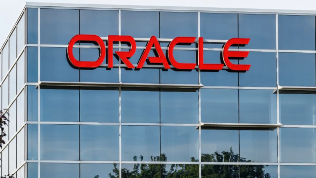 El auge de la nube de IA de Oracle acerca a Ellison al título de más rico