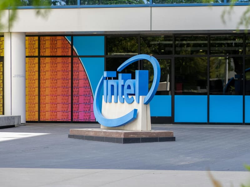 Intel decides to retain networking and communications division