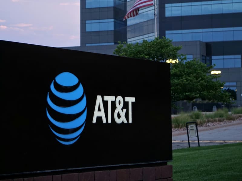 AT&T تقترب من صفقة كبرى لتوسيع وجودها في المكسيك