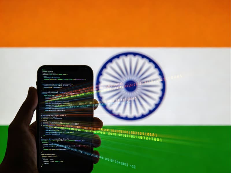 インド、スマートフォンの新たなセキュリティ規則を提案