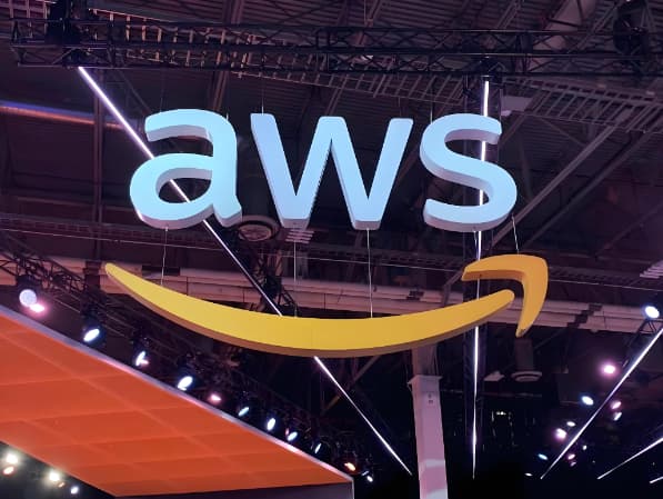 AWS と Microsoft、データセンター展開を減速