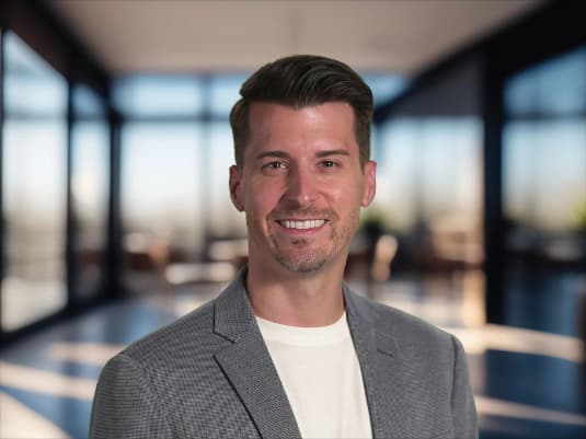 Quem é Kyle Hanslovan? Cofundador e CEO da Huntress, liderando a luta contra ameaças cibernéticas