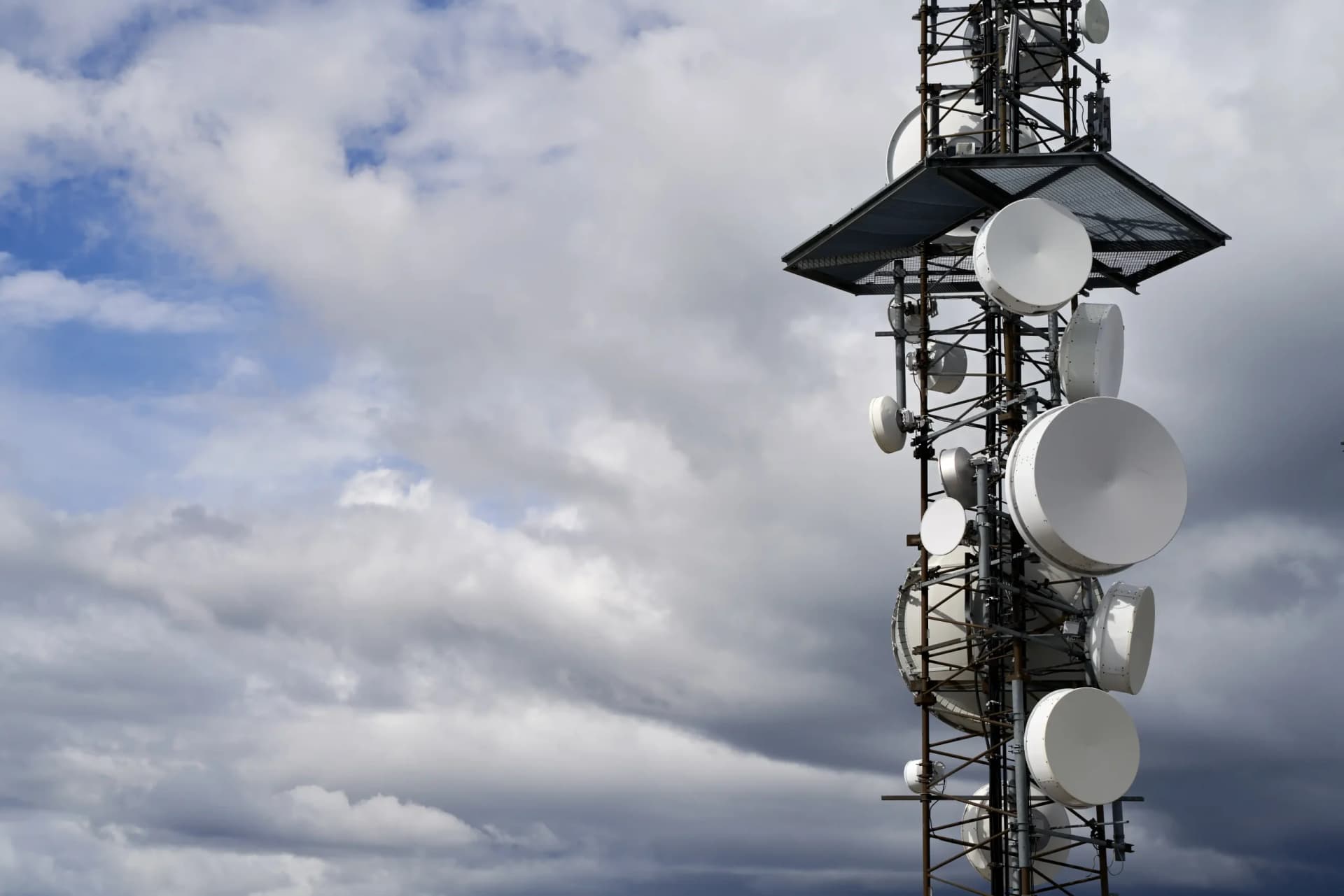 Telstra تدخل في شراكة مع Starlink لتحسين الاتصال في المناطق النائية