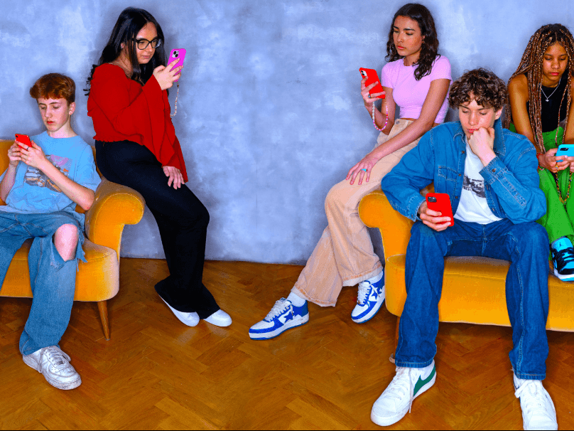 Le Royaume-Uni envisage de réglementer l'usage des réseaux sociaux par les enfants