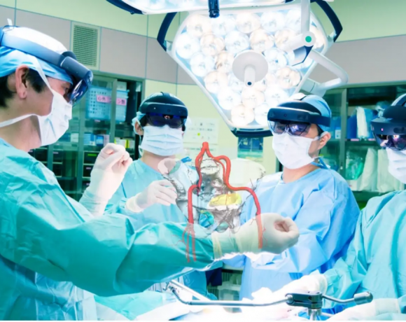 Surgeons-wearing-VR-glasses-perform-surgery