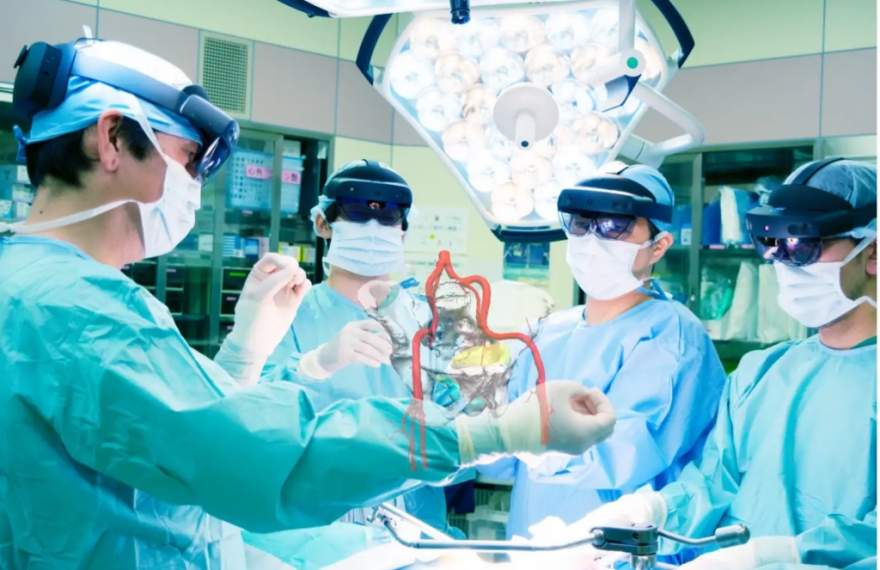 Surgeons-wearing-VR-glasses-perform-surgery