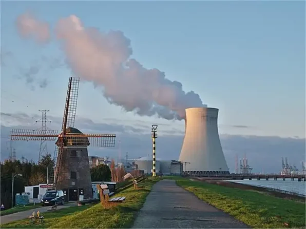 Nuclear-power-plant-cooling-tower-in-Doel-Belgium