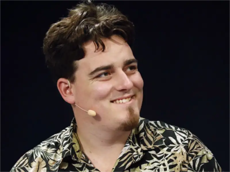 Palmer-Luckey-Stage-Microphone
