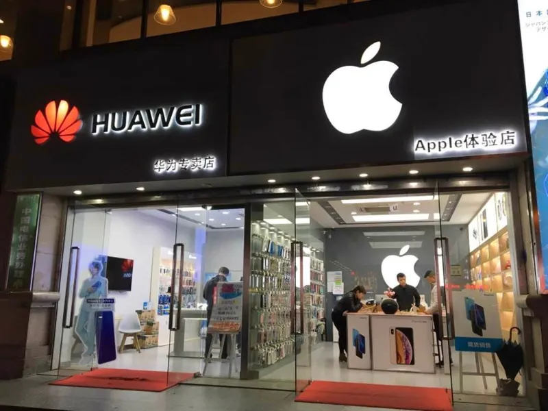 Apple-and-Huawei-stores-in-China