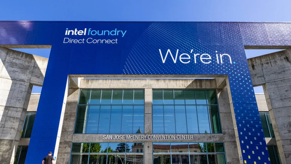 Intel foundry-chip manufacturing